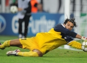 开云体育视频直播-跨界对决，当深圳末节带走灰熊，德罗赞在F1赛道接管争冠